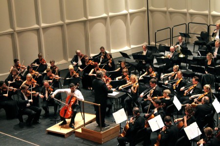 Dvořáki Tšellokontsert. Narek Hakhnazaryam, ERSO ja dirigent Nikolai Aleksejev, 14.11.2013, Gainesville.